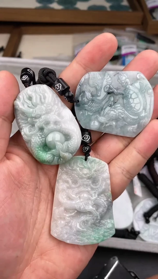 【闪购商品】翡翠颈饰未镶嵌  天然翡翠，一物一图