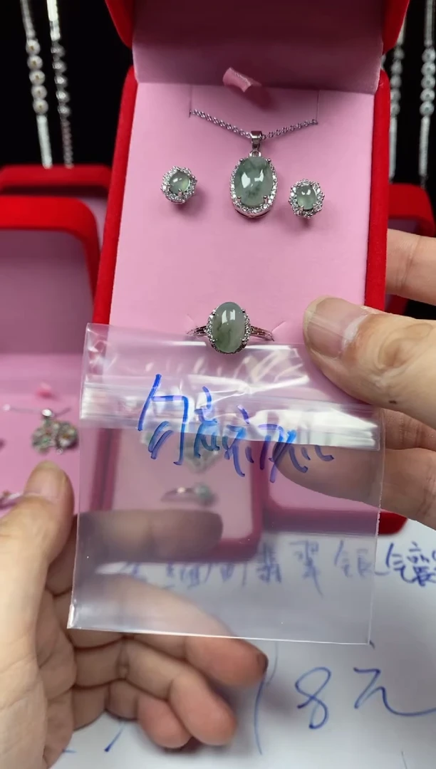 未镶嵌戒指翡翠勿**心翡翠吊坠