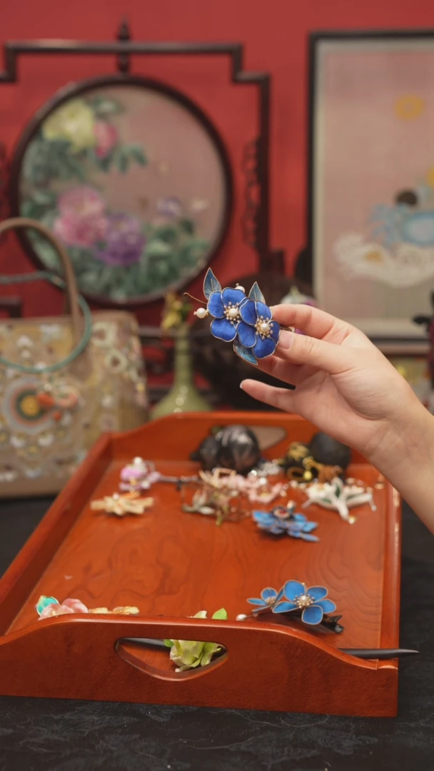 刺绣非遗手工绒花饰品