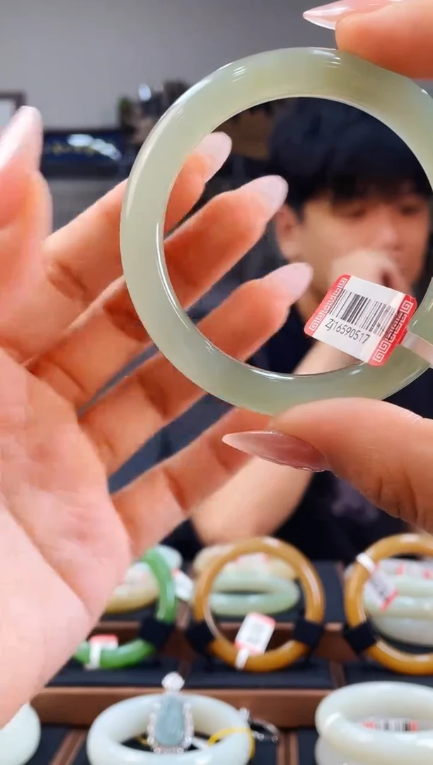 和田玉手镯未镶嵌54晴水16590517