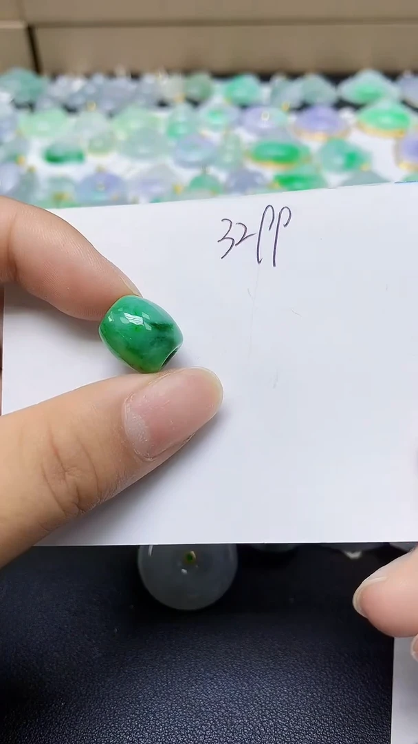 翡翠未镶嵌颈饰天然缅甸翡翠A货