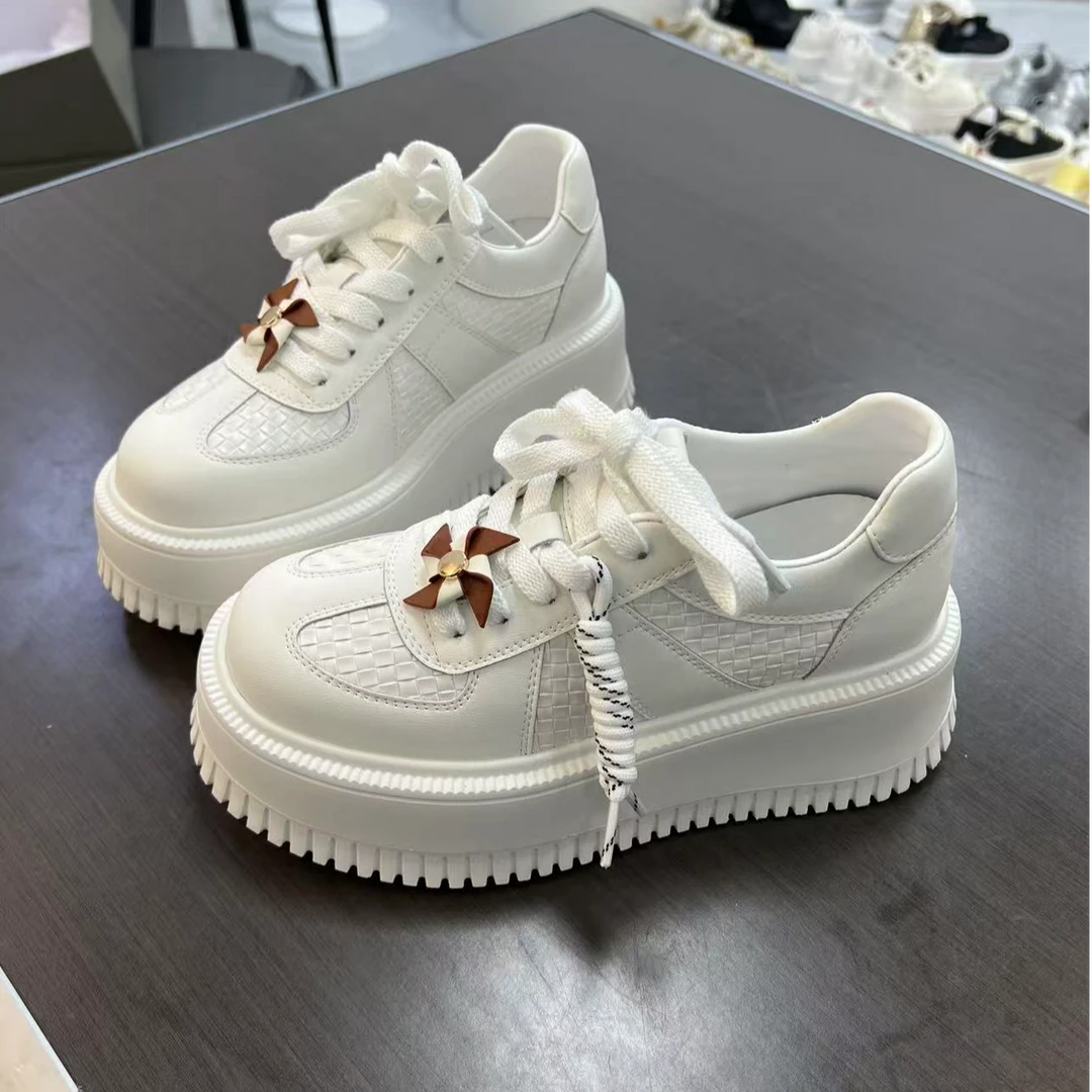 【格西新品】2026早春新款女鞋休闲运动厚底板鞋透气小白鞋小众款