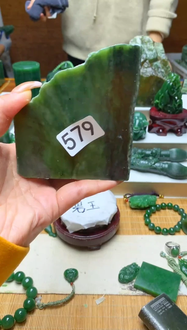 未镶嵌和田玉摆件1