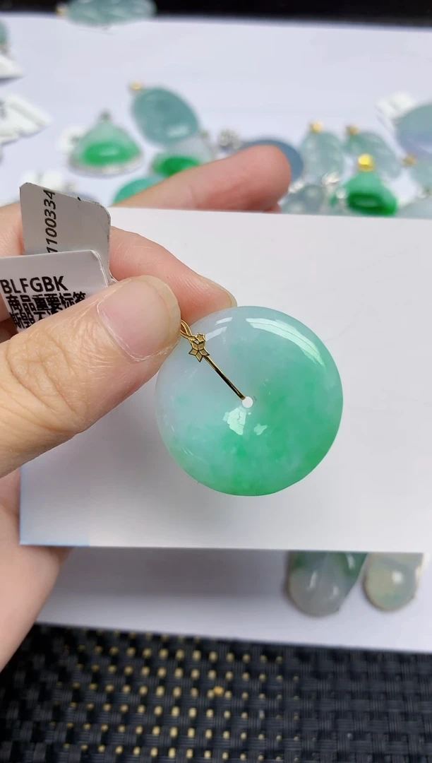 翡翠18K金镶嵌颈饰天然翡翠A货