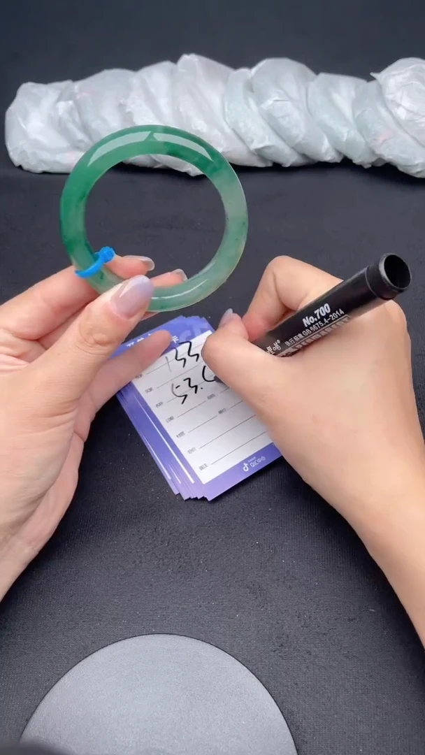 石英质玉（非洲翠）手镯未镶嵌133