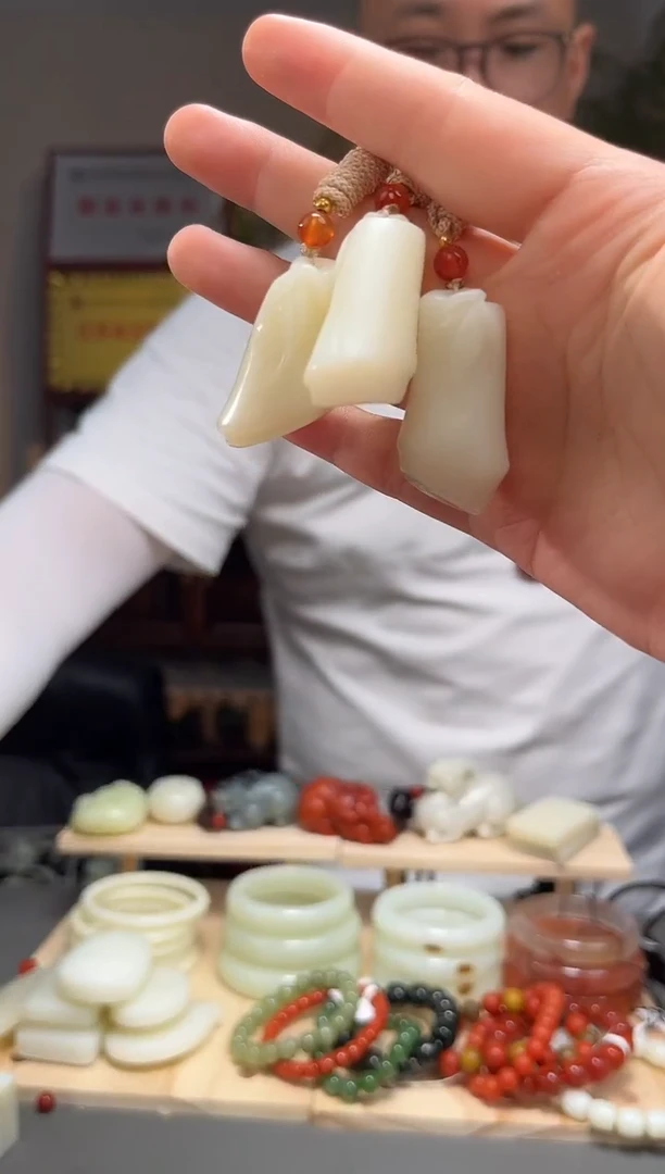 颈饰未镶嵌和田玉吊坠多样性发拍一发一