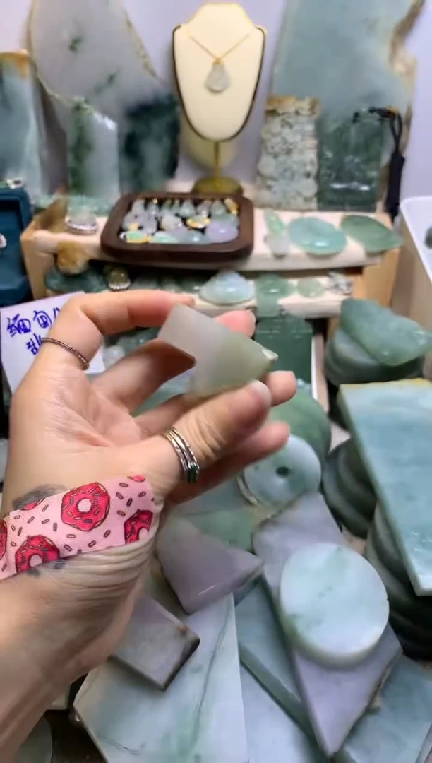 【闪购商品】翡翠挂件未镶嵌缅甸A货翡翠，没有运费险