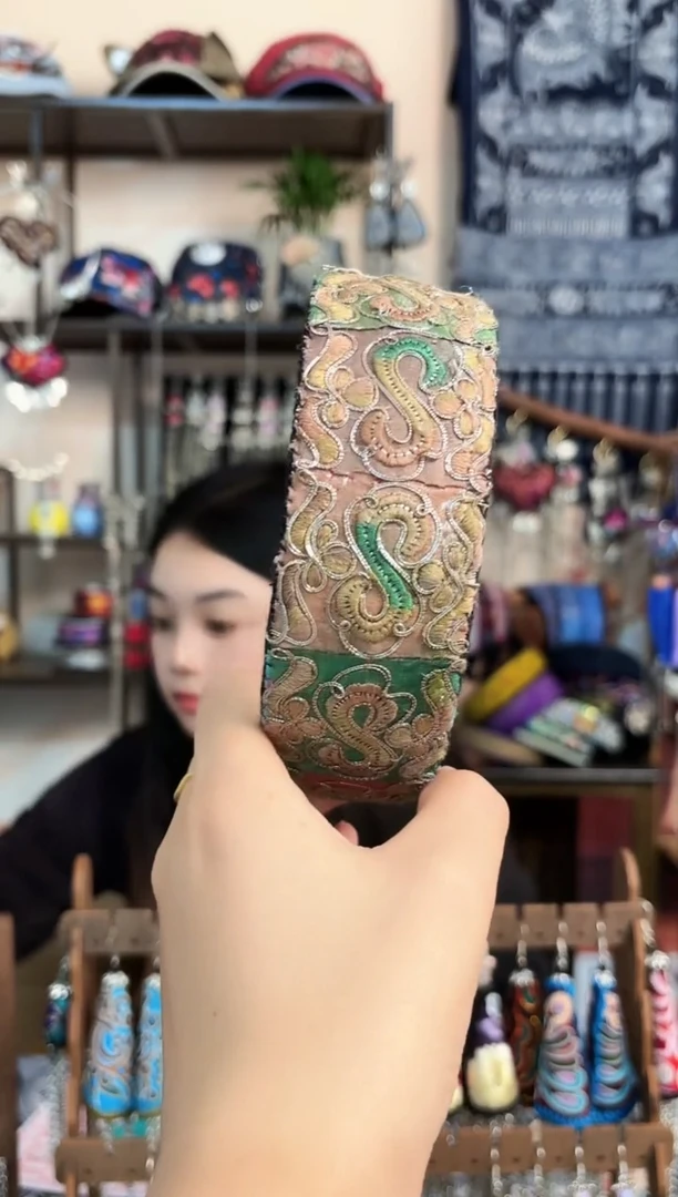 织绣民族风非遗老绣饰品421