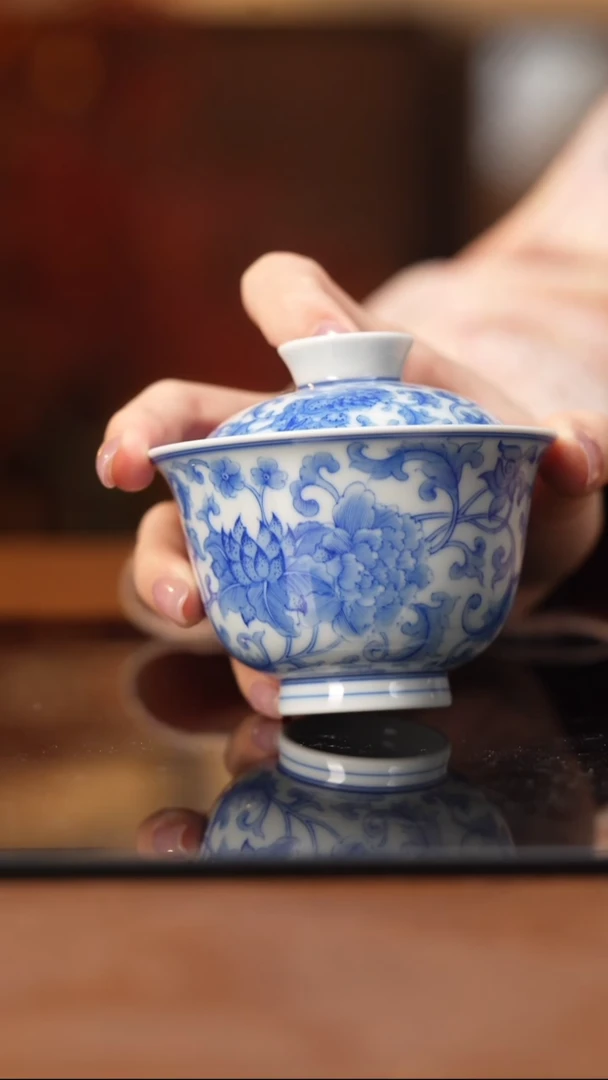 杯看山柴窑青花缠枝莲