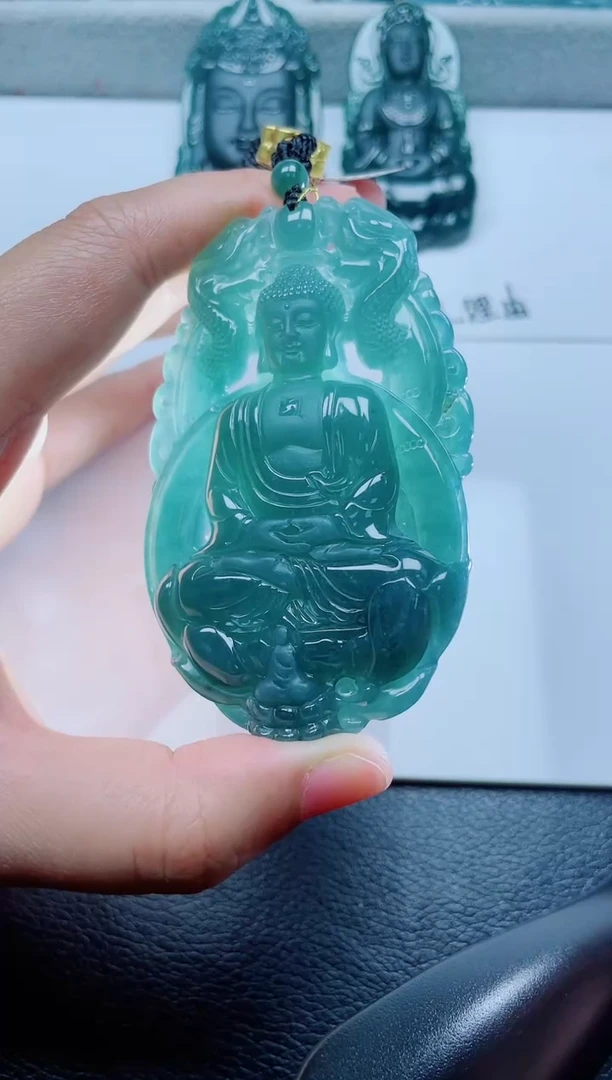 颈饰未镶嵌翡翠