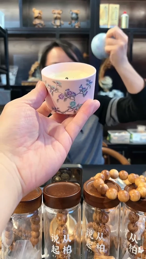 【闪购商品】崖柏宫里世界香薰蜡烛杯颜色随机一个