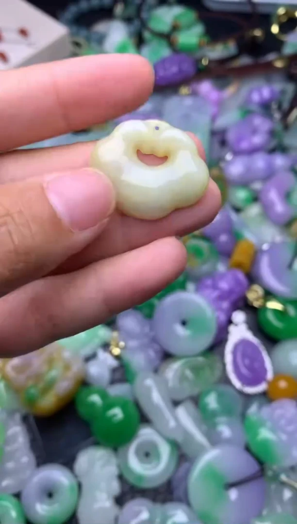 颈饰未镶嵌翡翠缅甸翡翠吊坠