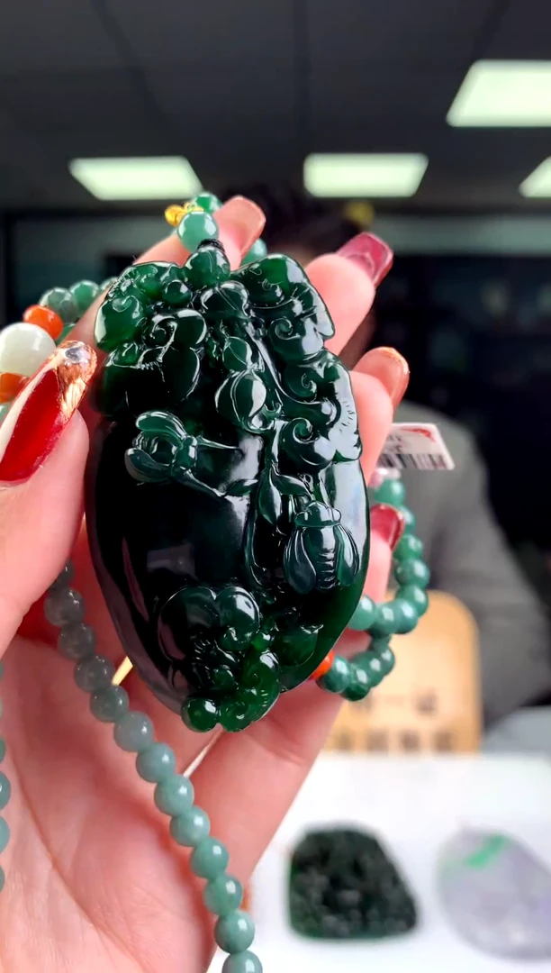 【闪购商品】定制翡翠未镶嵌天然A货翡翠挂件（拍一发一）