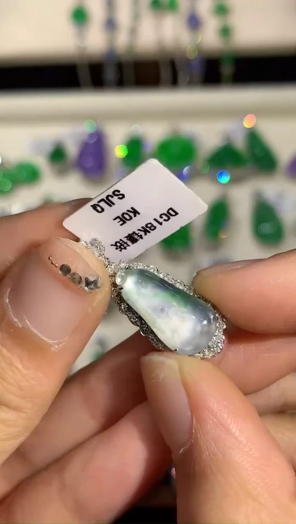 吊坠(不含链)18K金镶嵌翡翠DC多样性发其一