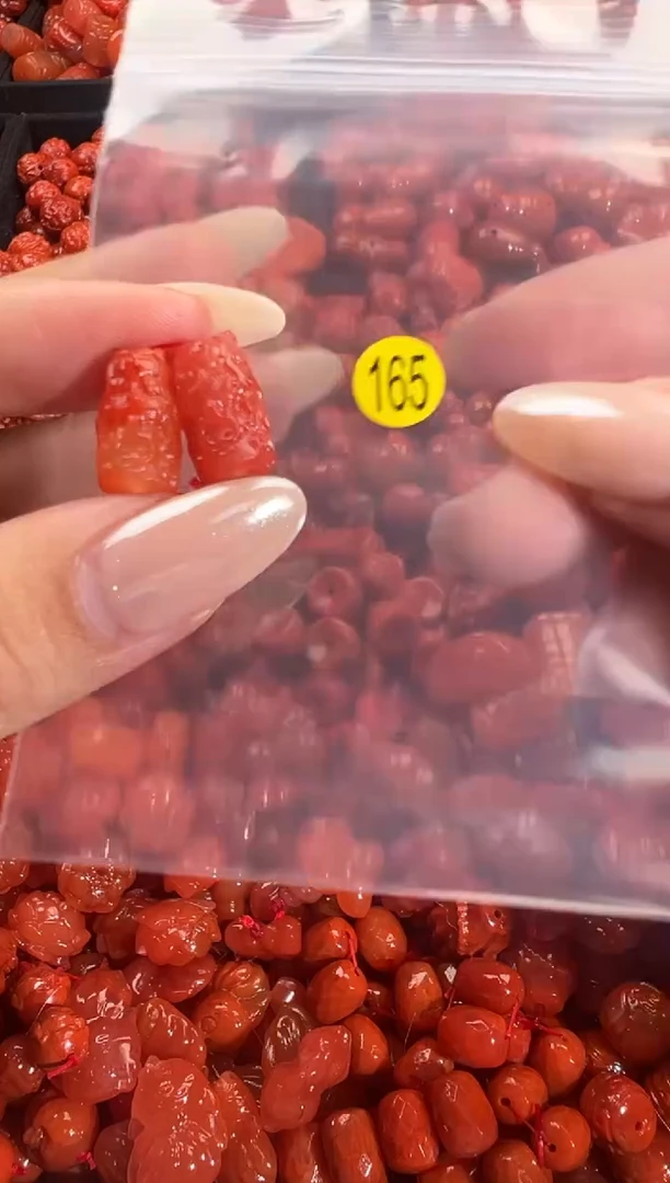 颈饰未镶嵌南红玛瑙1