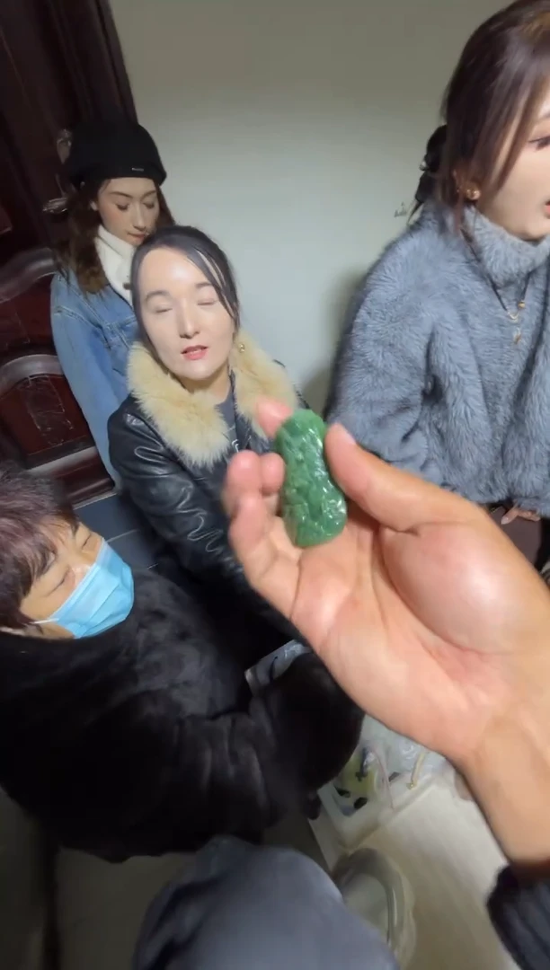 未镶嵌和田玉（糖玉）挂件和田玉