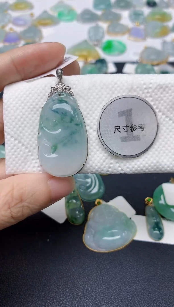 翡翠18K金镶嵌颈饰天然缅甸A货翡翠