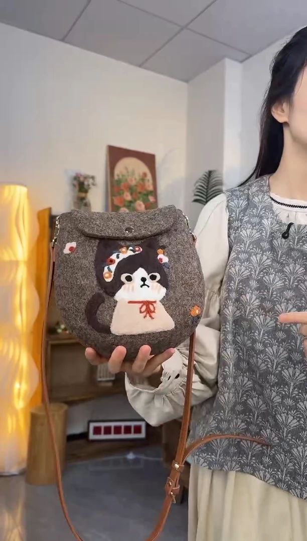 羊毛非遗纯手工包  蛋蛋包花环猫咪