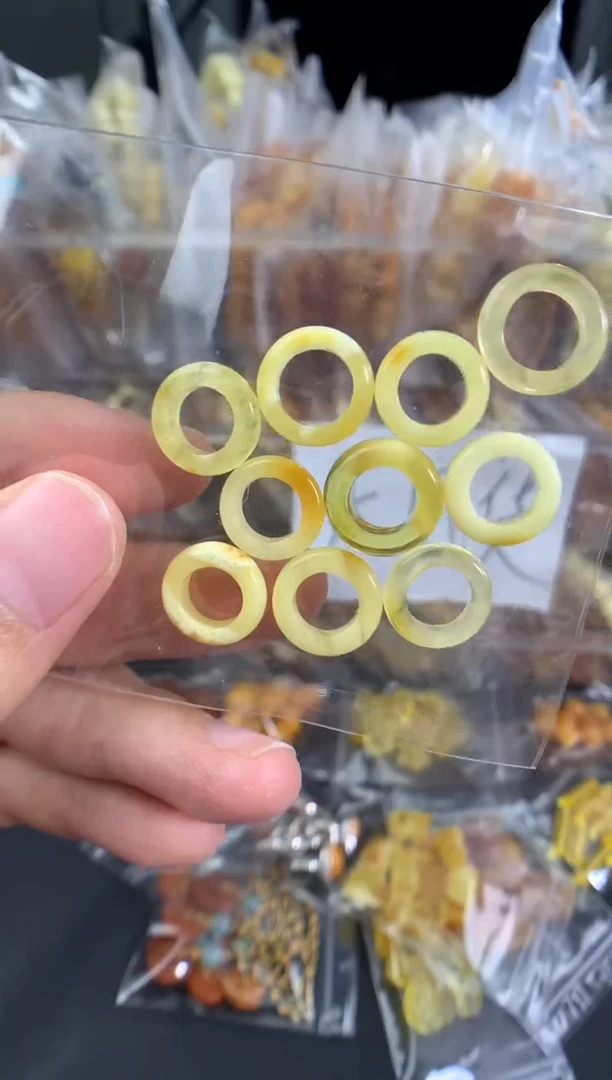 蜜蜡未镶嵌珠宝奇石多样性发一件