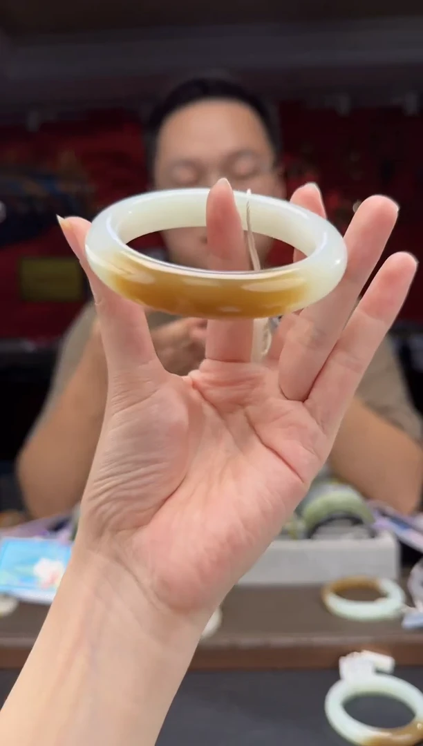 颈饰未镶嵌和田玉且末糖白手镯54-61