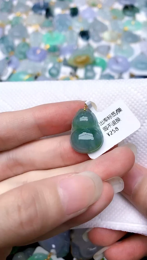 颈饰18K金镶嵌翡翠天然A货翡翠