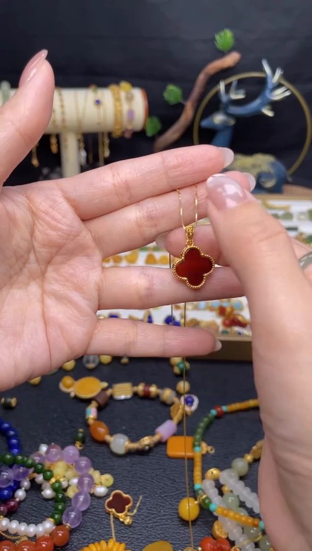 【闪购商品】玛瑙/玉髓吊坠(不含链)银S925镶嵌四叶草吊坠