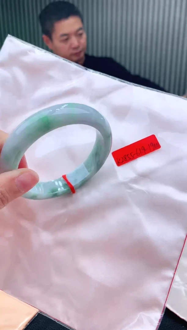 未镶嵌手镯翡翠61+