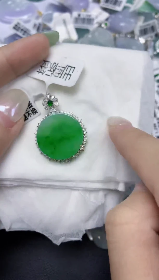 翡翠18K金镶嵌颈饰天然缅甸翡翠A货百元以上9元证书费自理
