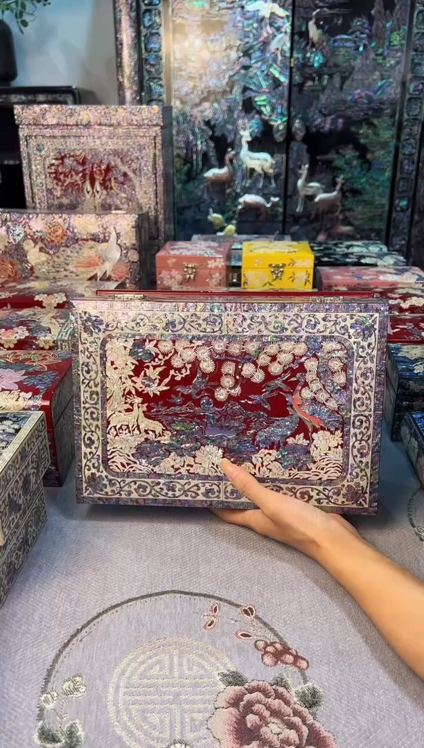 鱼锁绒布底·弘贝雅螺钿漆器文化馆