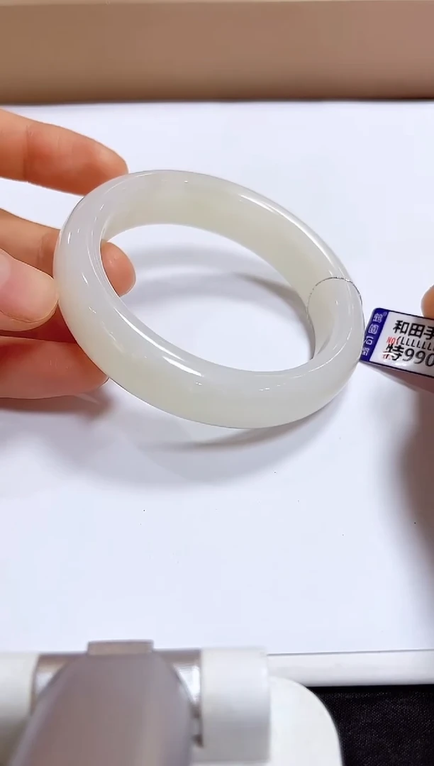 颈饰未镶嵌和田玉58手镯