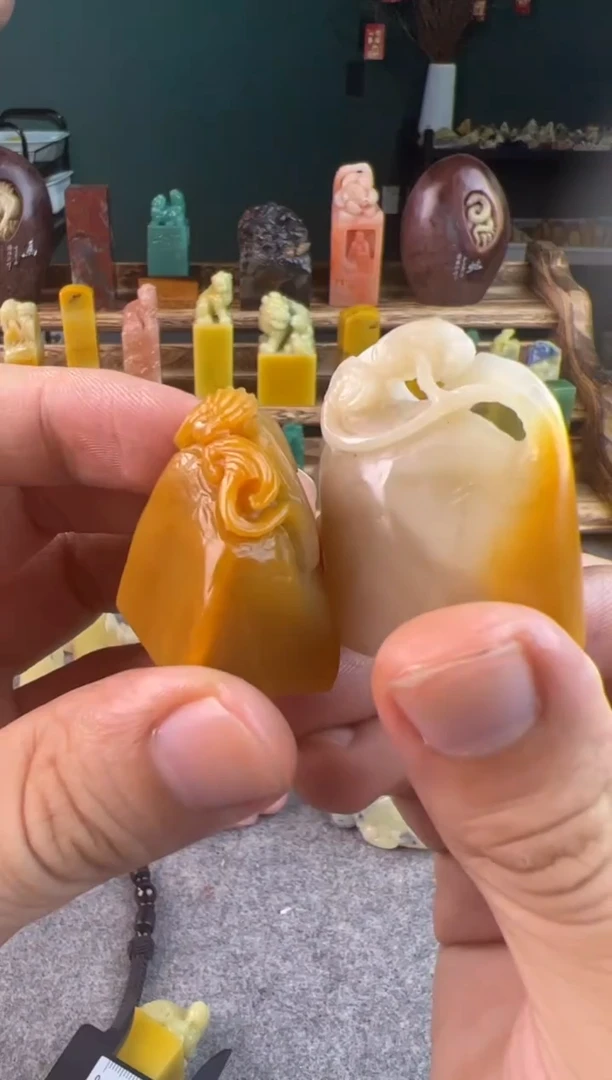 老挝石北部黄灵芝章两方