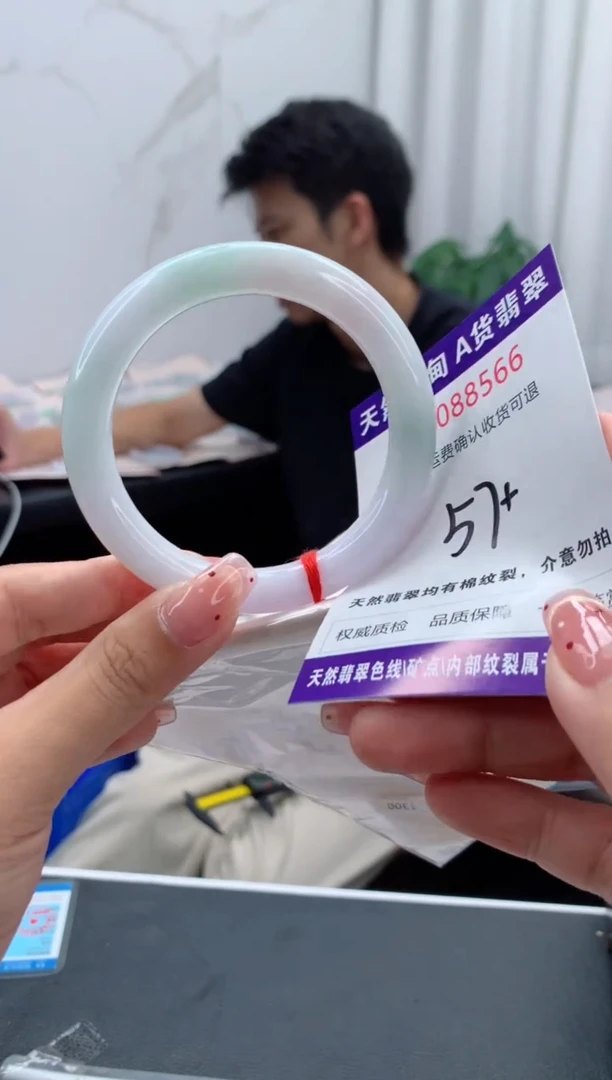 未镶嵌手镯翡翠有纹，完美者勿拍