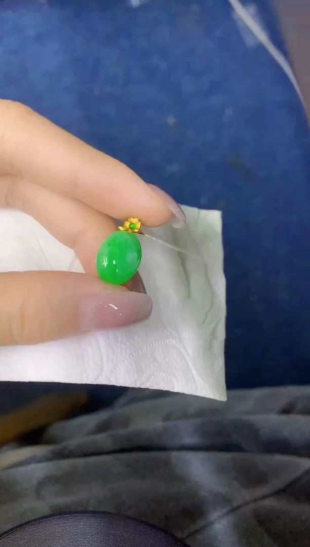 颈饰18K金镶嵌翡翠缅甸天然翡翠A货