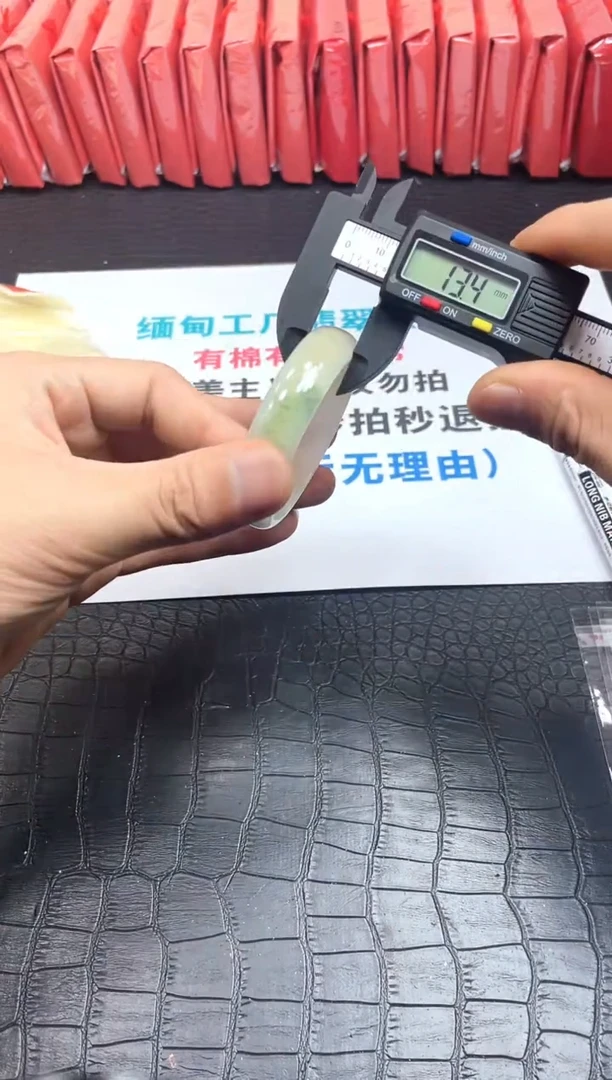 翡翠手镯未镶嵌所见所得，高冰美人镯！