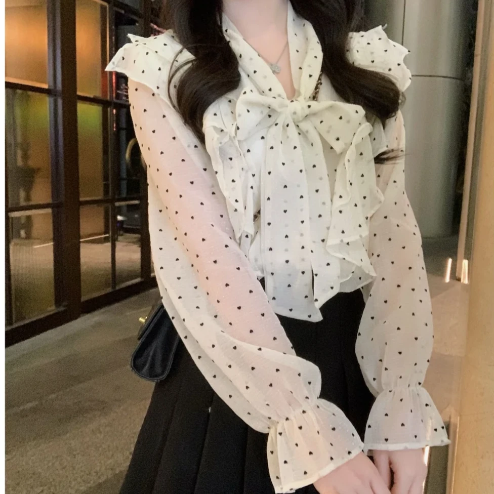 波点上衣2025新款春季法式甜美蝴蝶结减龄荷叶边植绒爱心V领
