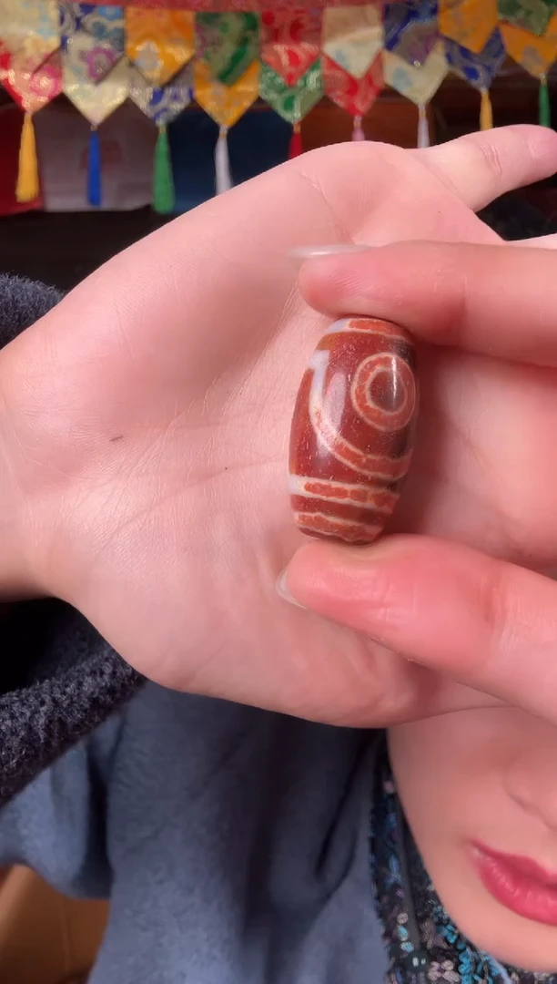 非金属无非金属无藏地红肉二眼天珠