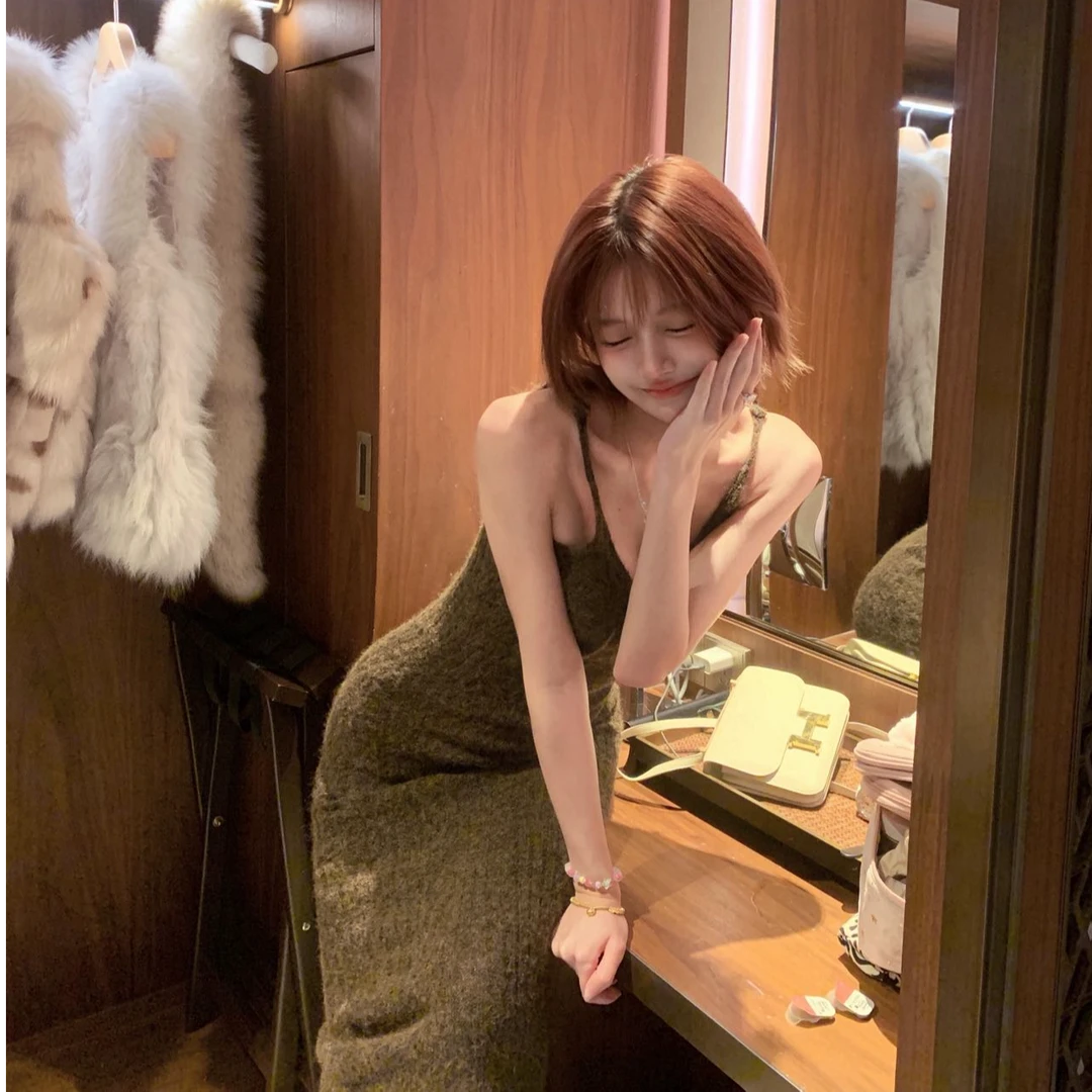 修身显瘦高级感打底包臀长裙纯欲辣妹设计感小众露肩吊带连衣裙