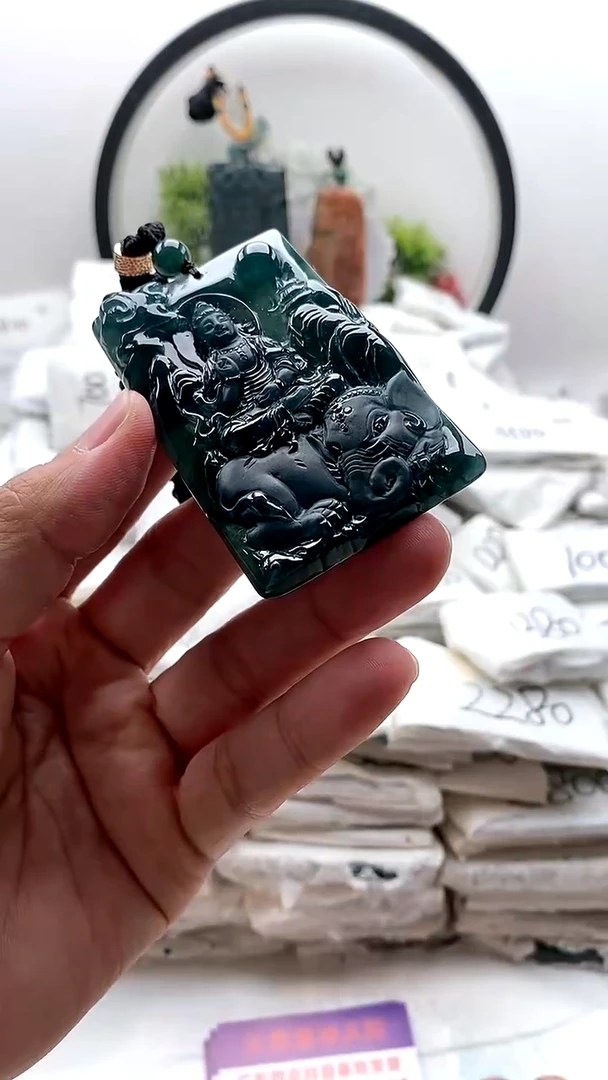 颈饰未镶嵌翡翠普贤