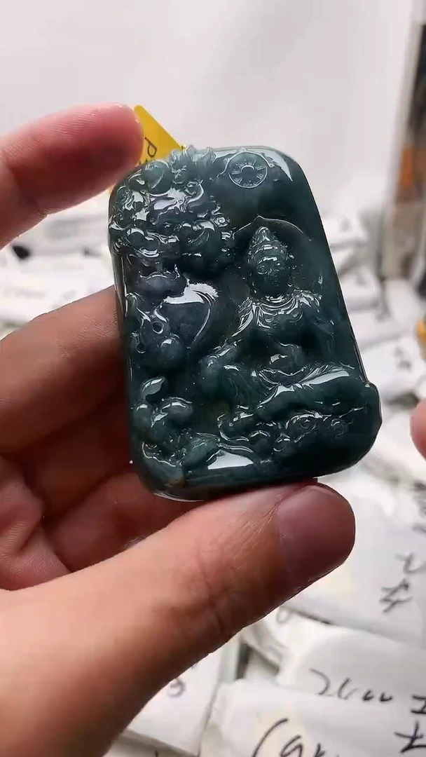 翡翠未镶嵌颈饰文殊