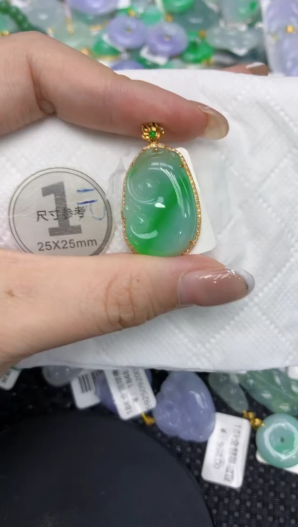 颈饰18K金镶嵌翡翠1111111