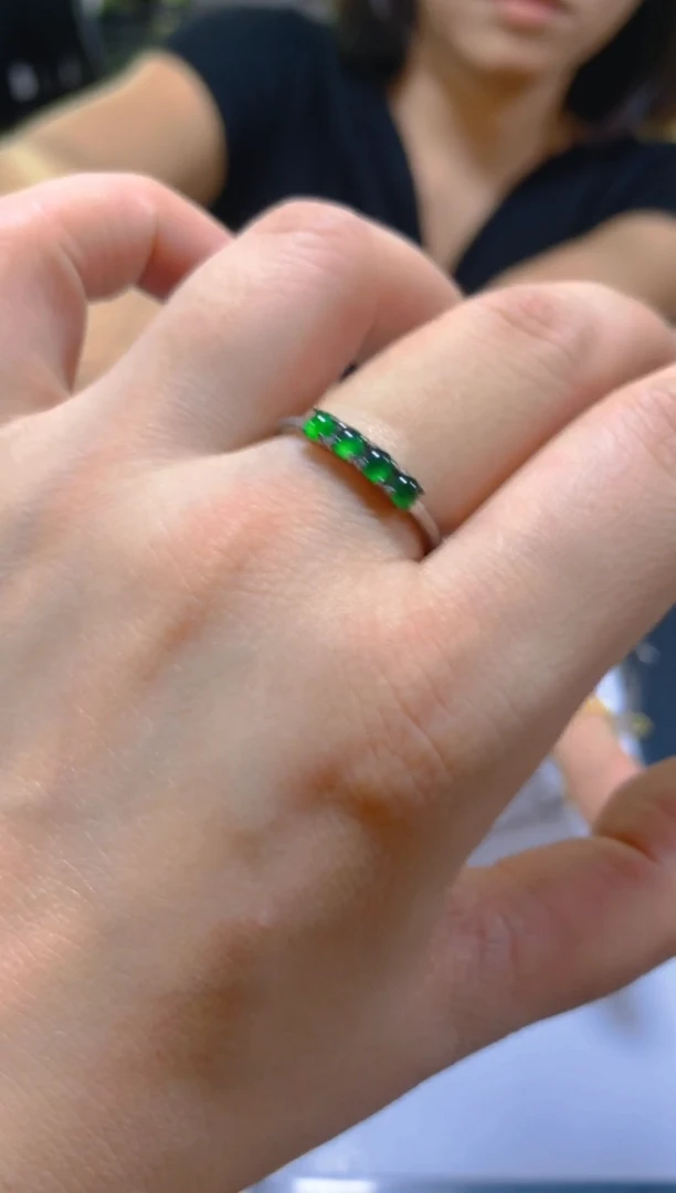 未镶嵌戒指翡翠多样性发一