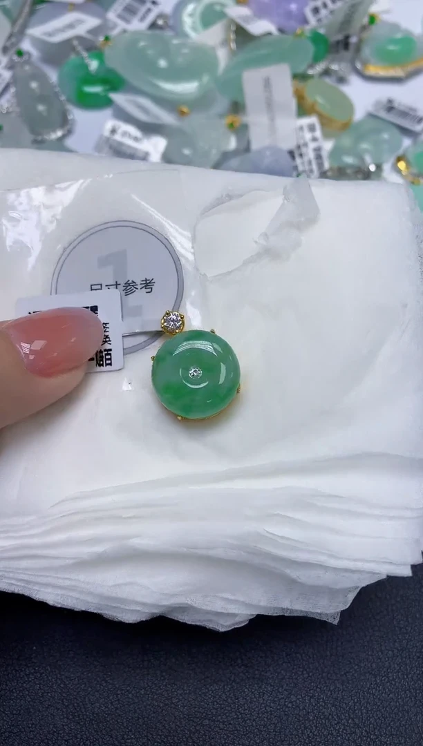 颈饰未镶嵌翡翠天然缅甸翡翠A货多样性发一件