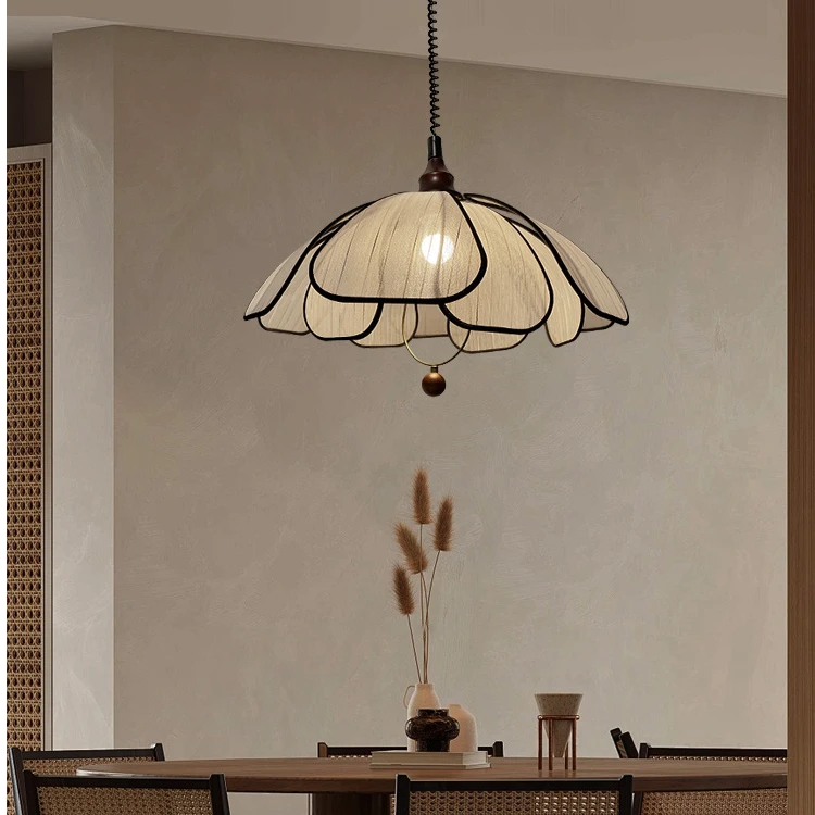 花瓣餐厅灯法式奶油风中古风复古胡桃木高级感饭厅餐桌灯升降吊灯