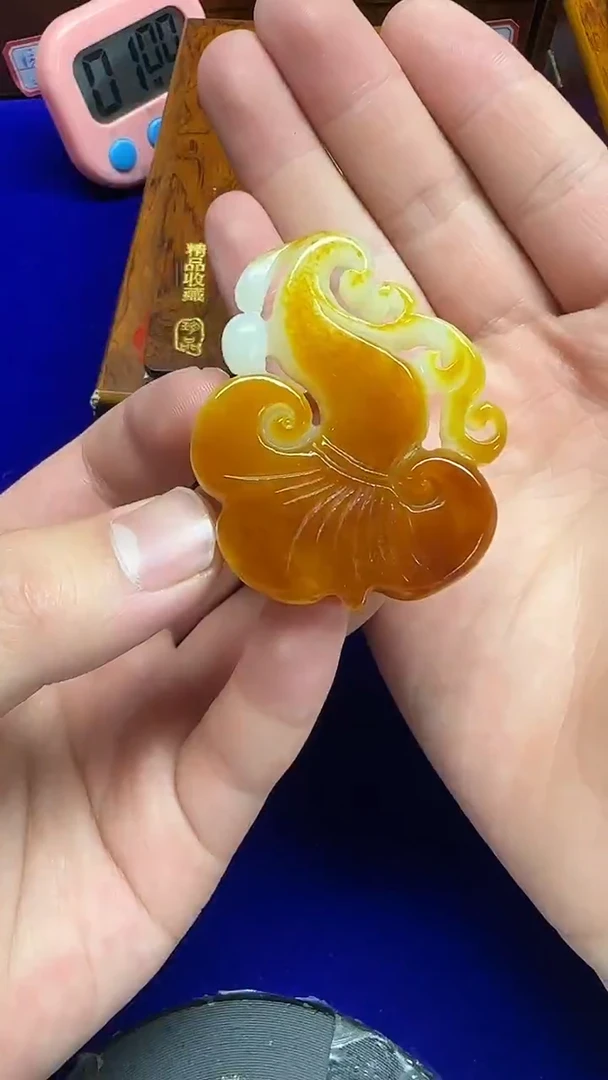 颈饰未镶嵌和田玉倔**僧1