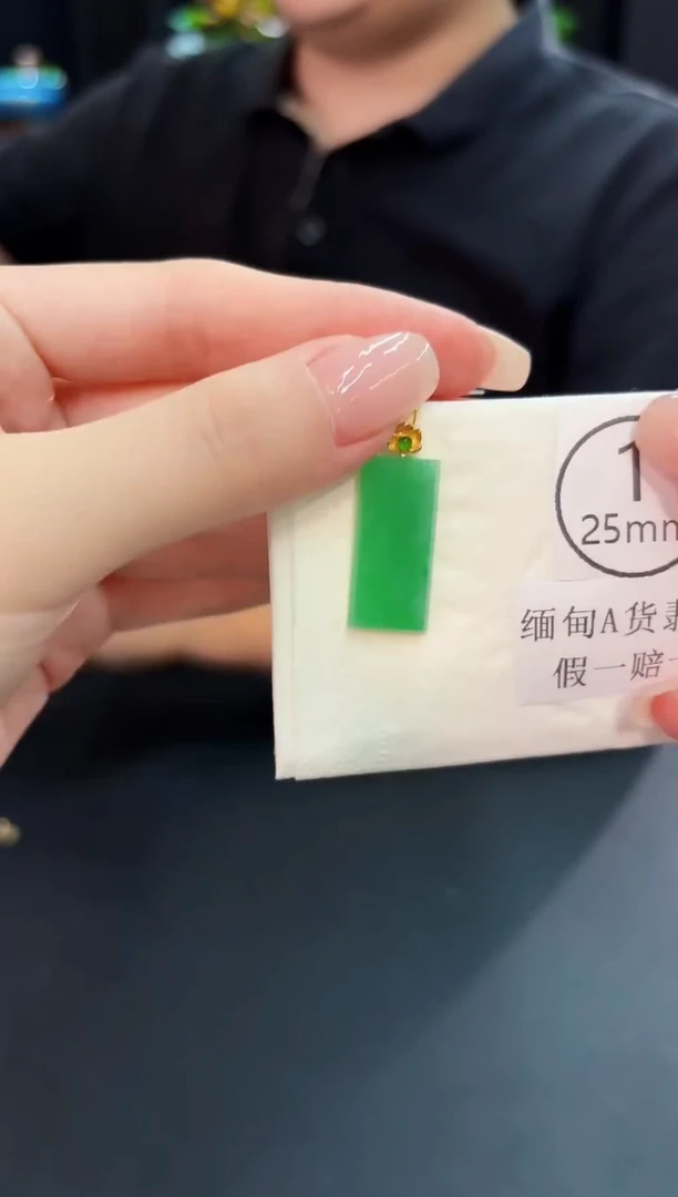 颈饰18K金镶嵌翡翠 缅料A货/支持复检/一件