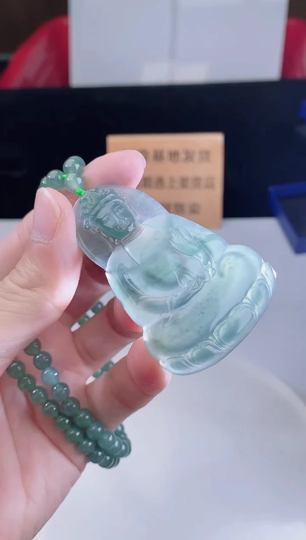 颈饰未镶嵌翡翠