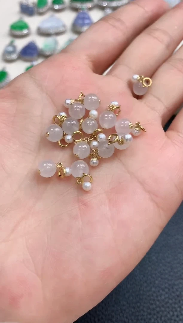 【闪购商品】翡翠吊坠(不含链)18K金镶嵌b1多样性一件发货