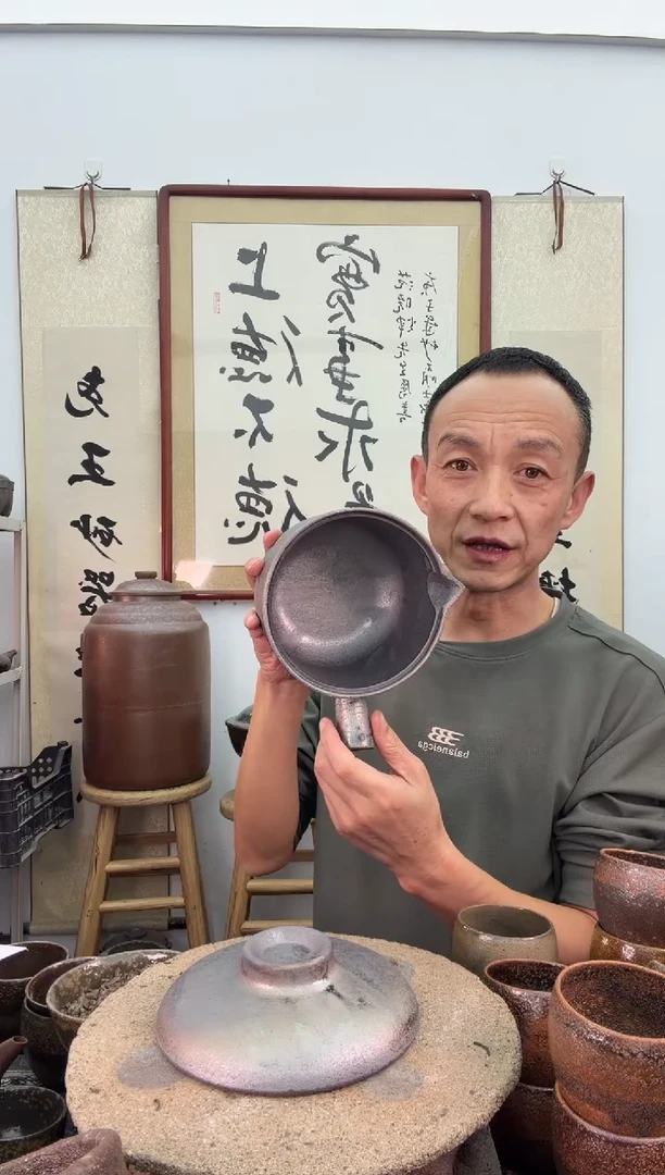 黑色侧把小砂锅非遗