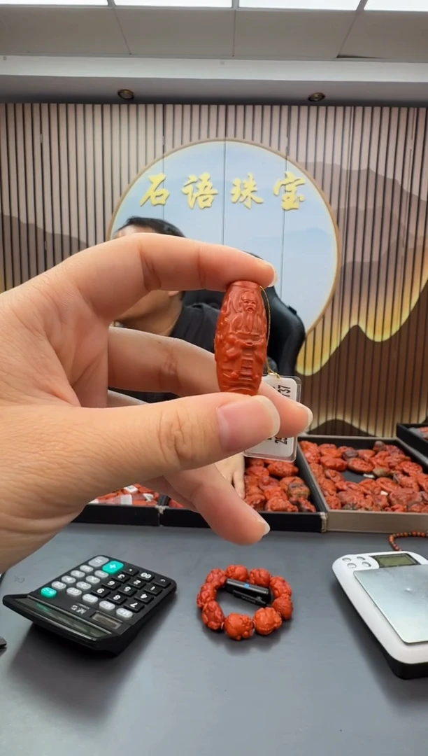 未镶嵌雕刻南红玛瑙044ZB0915产品一个