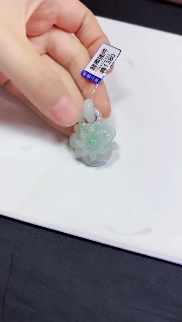 翡翠未镶嵌颈饰挂件